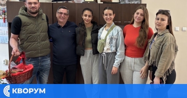 Кметът на Тутракан д-р Димитър Стефанов посрещна бъдещите абитуриенти от СУ "Христо Ботев"