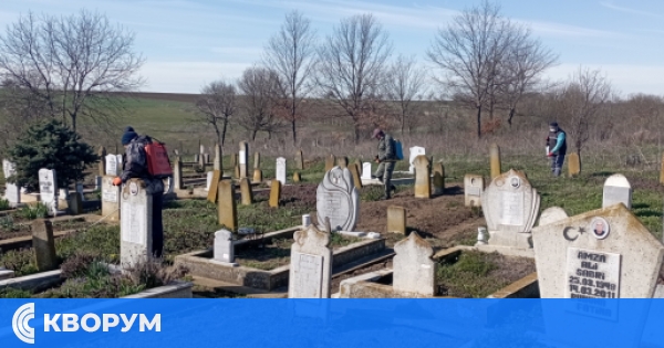 Доброволци се включиха в пролетното почистване на гробищните паркове в село Звенимир