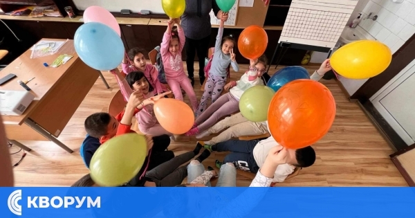 "Шарена седмица" в С.Окорш: Балони, цветни чорапи и добро настроение