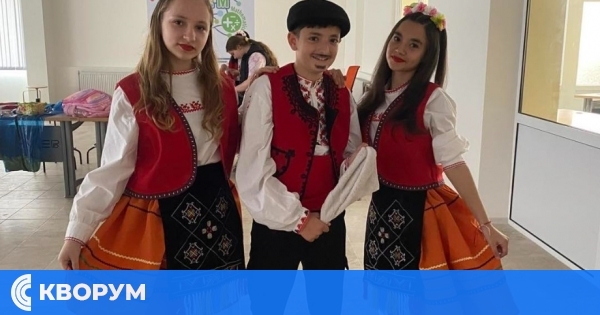 Ученици от VI а клас на Спортно училище "Дръстър" пресъздадоха Лазаровден в мултидисциплинарен урок
