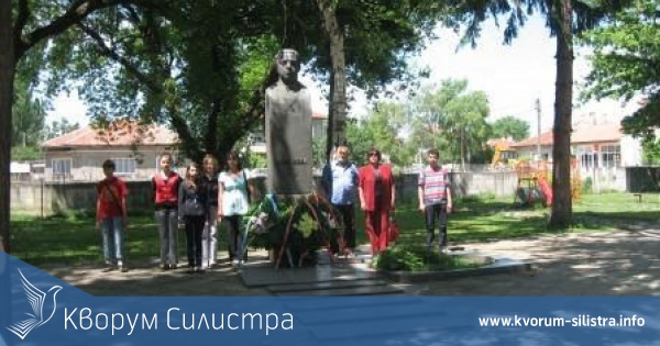 Дуловчани се поклониха пред паметта на Ботев и загиналите за свободата на България