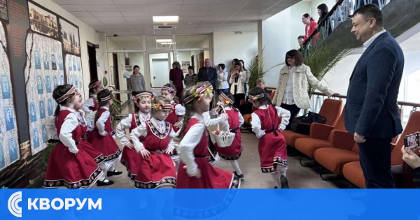 Малки лазарки от ДГ "Ян Бибиян" – Силистра донесоха пролетно настроение в Община Силистра