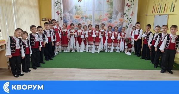 Малките "слънчица" от ДГ "Роза" в Силистра оживиха българския фолклор с вълнуващ спектакъл