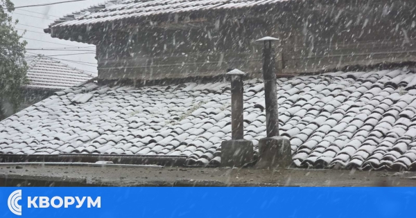 Необичайно време в Силистра: Сняг с гръмотевици в ранната вечер на 10 април