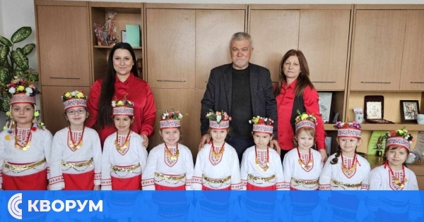 Малките лазарки от ДГ "Мир" – Айдемир дариха с пролетно настроение възрастни хора и институции в Силистренско