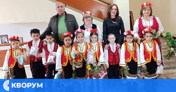 Пъстър празник с наричания за здраве: Лазарки от ДГ "Еделвайс" в Кайнарджа огласиха институциите с песни и благословии