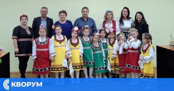 Малките лазарки от ДГ "Мир" – Искра, внесоха пролетно настроение в Община Ситово