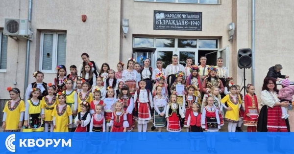 Лазарки огласиха мегдана в Старо село с песни и благословии за здраве и берекет