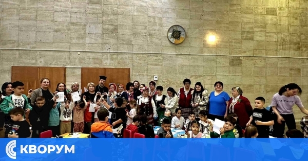 Децата от Дулово създадоха великденско настроение с боядисване на яйца във фоайето на Общината