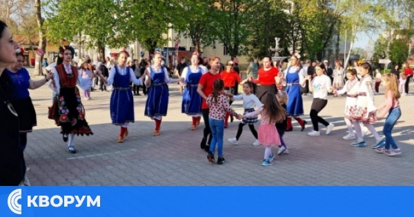 Великденска благодат и хоро на мегдана изпълниха Дулово с радост и слънце