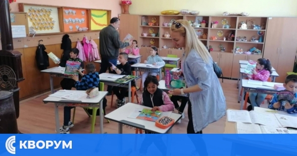 Учители от ПГМСС – Средище дариха книги на първокласници по повод Деня на книгата
