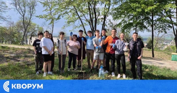 Ученици от ОДК-Силистра почистиха Меджиди табия и засадиха дръвчета за Седмицата на гората