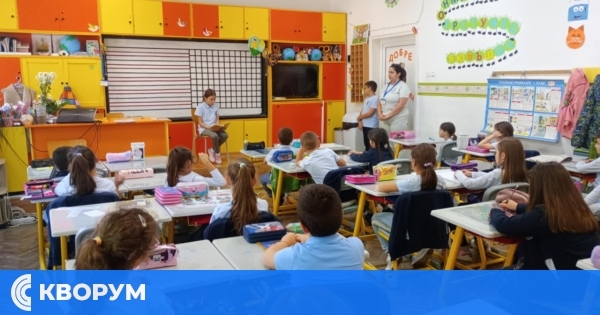 Ученици от ОУ "Иван Вазов" в Силистра вдъхновиха с четене по време на инициативата "Деца четат на деца"
