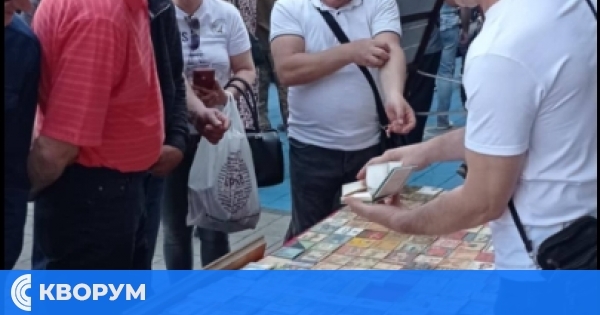 Силистренецът Димитър Георгиев представи уникална колекция от ретро български цигари в Сливен