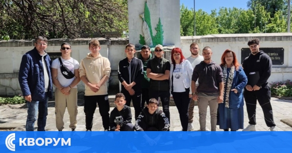 Ученици от ПЗГ "Добруджа" почистиха Мемориал–военно гробище в Силистра