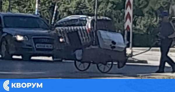 Дядо с ръчна каручка едва не бе блъснат на оживено кръгово в Силистра