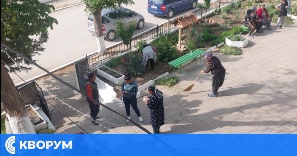 Доброволци от Голеш почистиха и освежиха градинката пред кметството