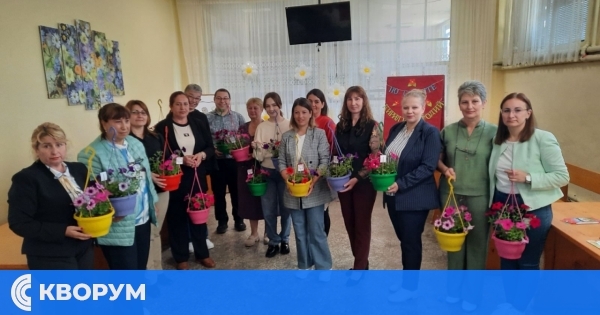 ОУ "Отец Паисий" – Добротица отпразнува патронния си празник с езиково състезание и Деня на Европа