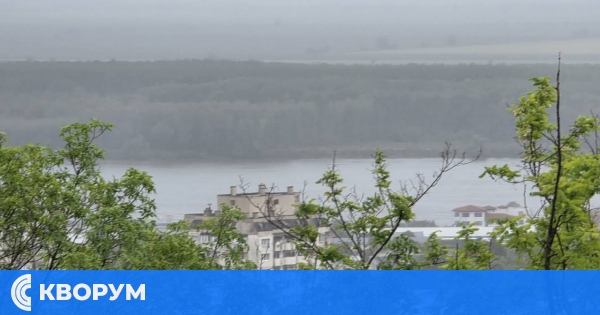 Дъждовна и ветровита събота