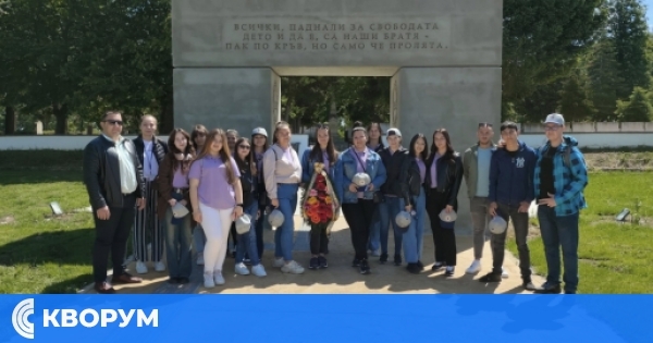 Ученици от СУ "Васил Левски" – Дулово отдадоха почит на героите от Тутраканската епопея