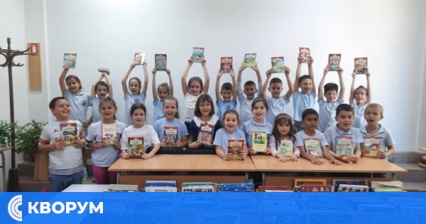 Първокласници от ОУ "Иван Вазов" дариха 25 нови книги на училищната библиотека