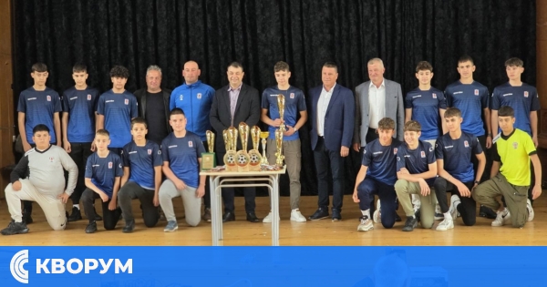 Юношите на ФК "Доростол" U15 с купа за второто си място в регионалното първенство