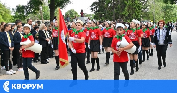 Детската чета "Аз съм българче" от Тутракан триумфира с маршова песен в патриотичен преглед