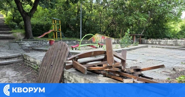 Вандализъм в Силистра: Унищожени маса и пейки в района на крепостта Меджиди табия