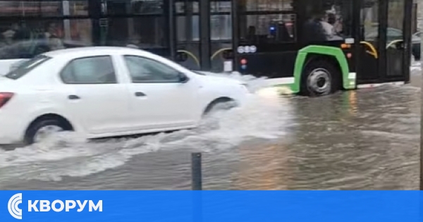 Интензивна буря се движи от Букурещ към Русе и Силистра