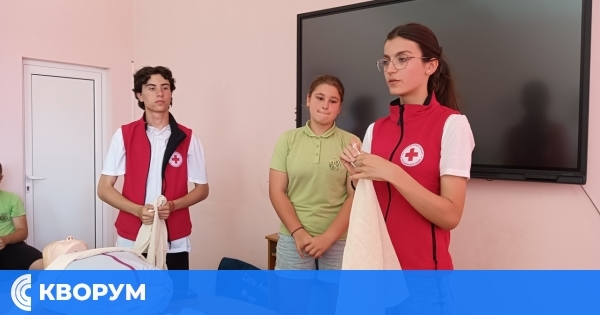 Ученици от ОУ "Отец Паисий" в Силистра преминаха обучение по първа помощ в рамките на програмата "Детско полицейско управление"