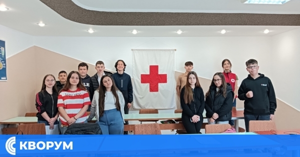 БМЧК – Силистра обучи ученици от общежитието "Младост" в основни умения по първа помощ