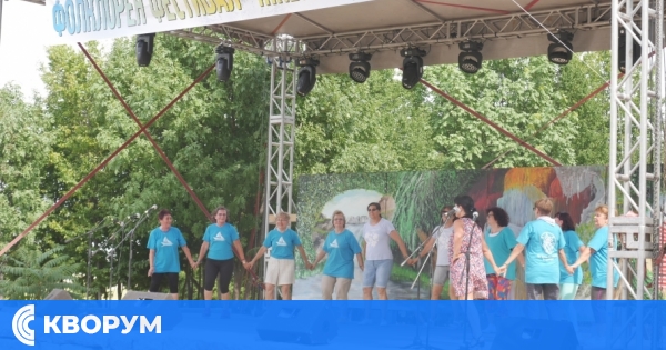 Силистренки изненадаха публиката на фестивала "Жива вода" край пещера "Венеца" с Дунавско хоро