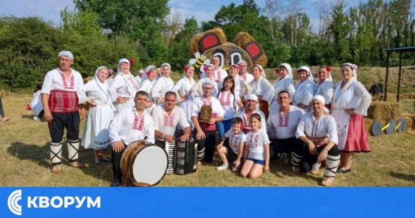 Фолклорният състав от с. Проф. Иширково с награда на кмета от Фестивала на Бялата жътва в Тервел