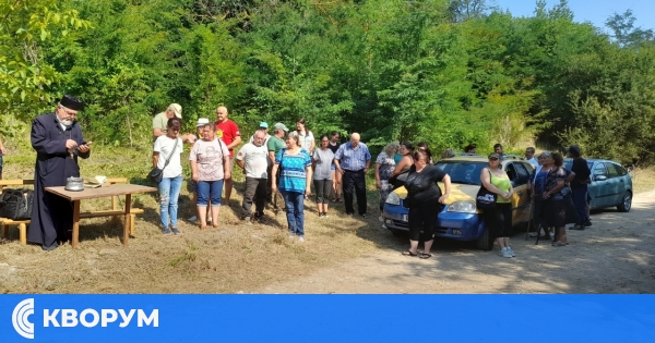 Молебен за дъжд се проведе в село Гарван заради продължителното засушаване