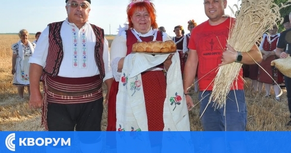 Село Бабук кани на празник за закриване на жътвата на 8 юли