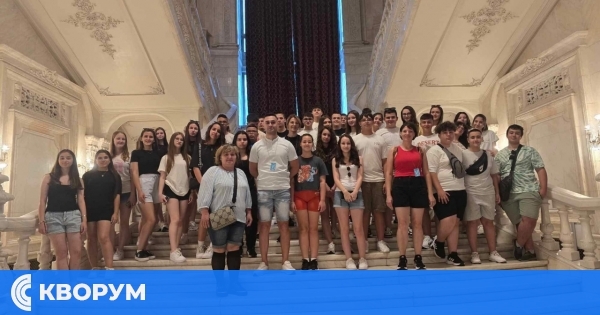 Осмокласници от СУ "Васил Левски" – Дулово посетиха Двореца на парламента в Букурещ