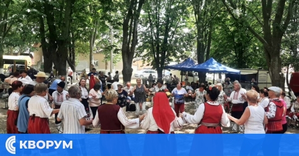 Средище посреща над 30 фолклорни групи от Североизточна България на VIII фестивал "На раздумка, песен и почивка в Горещниците"