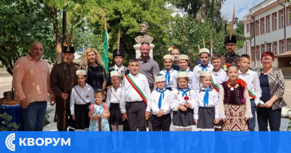 Алфатар се преклони пред Апостола: тържествено бе открит паметник на Васил Левски