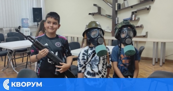 Ученици се запознаха с професията войник в Регионална библиотека "Партений Павлович" – Силистра