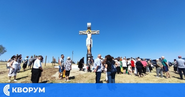 Поставиха голям православен кръст в село Проф. Иширково по случай Илинден