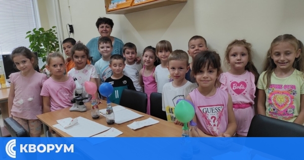 Малки откриватели от ДГ "Ян Бибиян" се потопиха в света на науката в ОДК - Силистра