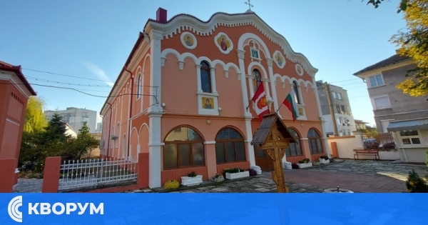 Почитаме успението на свети Климент Охридски, както и паметта на свети великомъченик Пантелеймон, и на свети Седмочисленици