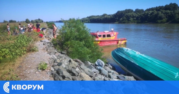 Трагедия в Дунав: Лодка с туристи се преобърна в Румъния, загина и дете