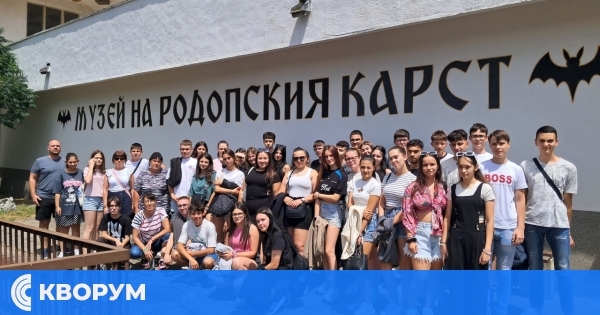 Учениците от ПГСУАУ "Атанас Буров" преживяха вълшебен ден сред звездите, пещерите и родопската история