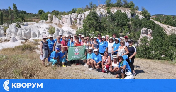 Туристите от Силистра изкачиха Перперикон и се възхитиха на Каменната сватба