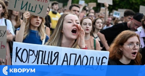 Украйна удря по корупцията: обвинения при поръчки за армията, митнически шеф – отстранен