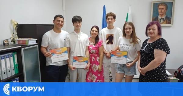 Двама ученици от ПМГ Силистра в топ 10 на най-голямото Световно първенство по ИТ