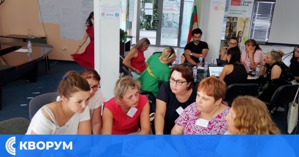 Екип от ПГПТ "Евлогий Георгиев" участва в обучение по програма "Училище за пример"
