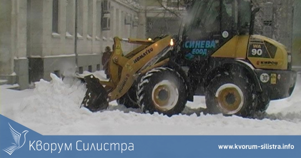 Продължава почистването на улиците в града