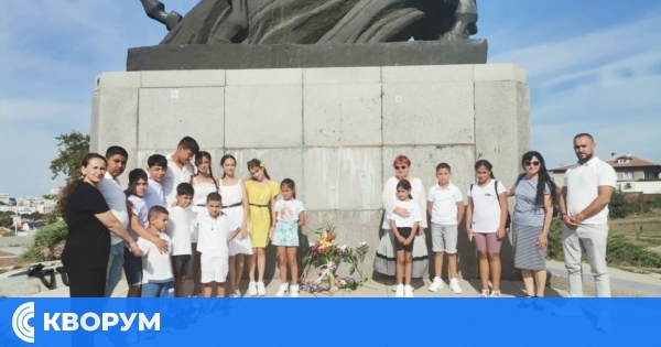 ДФГ "Шарена черга" от Средище почете 140 години от Съединението на България